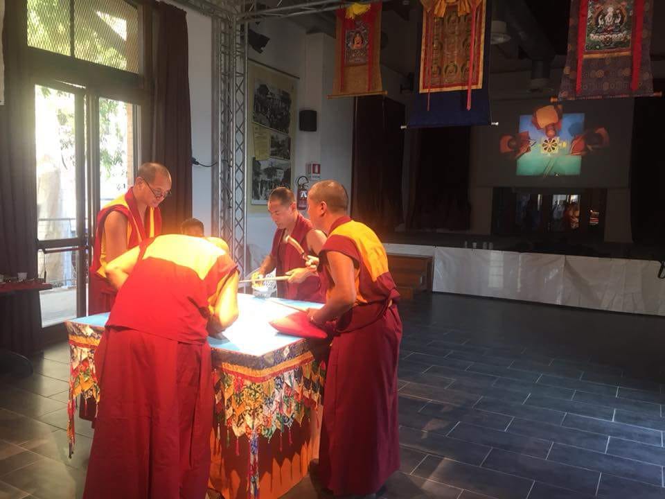 Mandala por la paz - Meditación, Sonoterapia y yoga en Tenerife Sur - Centro Budista Ghe Pel Ling Canarias 3
